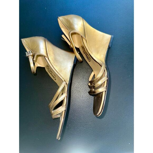 VINTAGE FERRAGAMO GOLD METALLIC LEATHER WEDGE HEELS RHINESTONE BUCKLE 7.5N - Picture 2 of 14